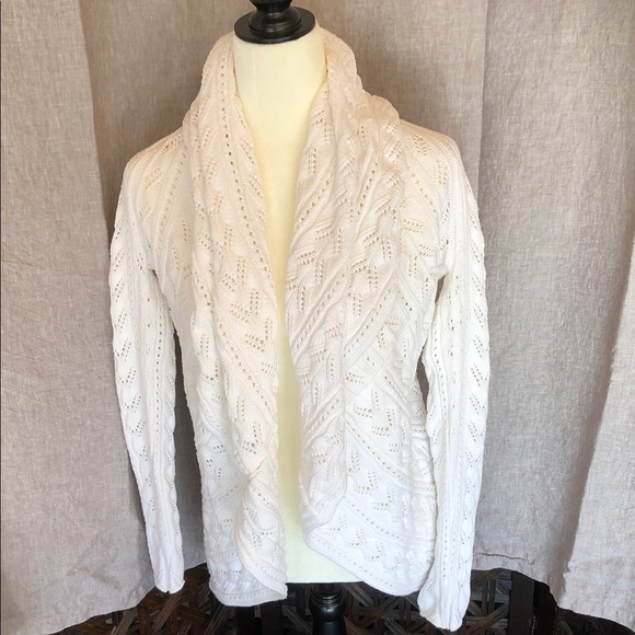 Elegant White Cable Knit Sweater - Picture 6 of 12